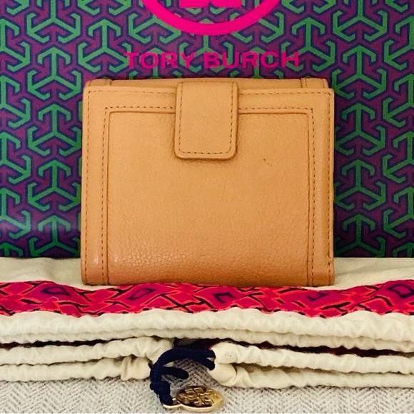 Tory Burch Tan Leather Wallet in Caramel - Picture 2 of 5